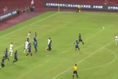 專(zhuān)進(jìn)世界波的中后衛(wèi)！梅克斯米蘭德比中的逆天凌空爆射