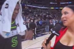 有福同享！華子賽后招呼沃克過來，一起接受豐滿女記者采訪