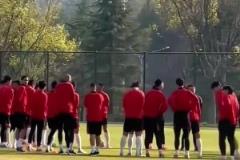 蓉城球迷發(fā)布熊貓登泰山海報，希望球隊報上賽季被“三殺”之仇