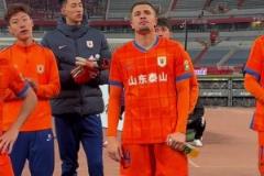 0-3不敵成都蓉城！球員謝場時球迷仍高歌加油！