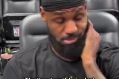 我可是KOP！當(dāng)詹姆斯采訪時看到穿曼聯(lián)夾克的記者：糟糕的衣服！