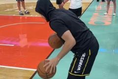 這球感真的好柔和，近距離看庫里熱身感受一下巨星的球感吧