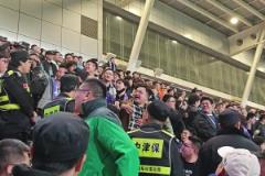 鄰里摩擦，實拍：北京球迷與天津球迷疑似在看臺發(fā)生沖突