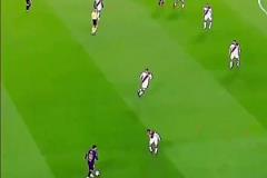 簡直就是藝術(shù)品！梅西撕裂防守的傳球太隨心所欲了！