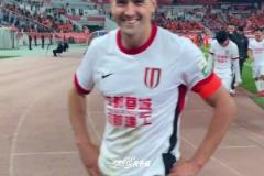 客場大勝泰山，蓉城全隊賽后謝場向成都遠征軍致意！