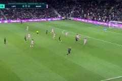 洛杉磯FC主場掛出橫幅嘲諷梅西“Pessi”