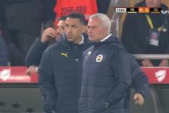 巨大爭議！加拉塔薩雷禁區(qū)明顯手球！主裁判視而不見拒絕判點！