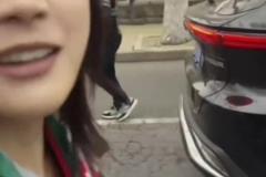 女球迷看球會說臟話嗎？小姐姐：不會，比賽時：裁判我C…