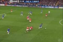 內(nèi)馬爾這眼神太動(dòng)人了！名場(chǎng)面：當(dāng)19歲的內(nèi)馬爾遇到24歲的梅西！