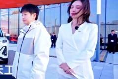 這大長腿！現(xiàn)在女詹密都這么卷了嗎