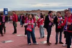 馬競球場著名打卡景點：給庫爾圖瓦的名牌倒可樂踩兩腳