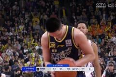 今天血C了一整場！胡明軒最后時(shí)刻站上罰球線，廣東主場MVP響徹球館