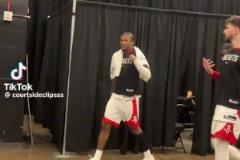 成功拿下雷霆！杰倫-格林賽后與申京一同返回更衣室，杰倫-格林顯得十分興奮