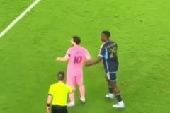 基米希為球迷簽名后，帶著兩個孩子離場！球迷：一只小雞帶兩雞仔