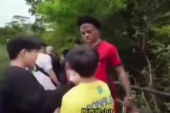 越說越過分，小球迷稱梅西是侏儒，甲亢哥及時打停