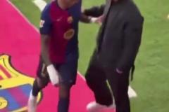 球迷拍攝拉菲尼亞賽后向裁判發(fā)火，弗里克和特爾施特根勸解