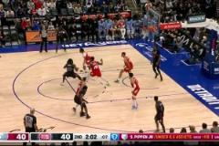 兄弟倆素質(zhì)都炸裂！阿門弟弟奧薩爾閃電飛奔回防殘暴釘帽