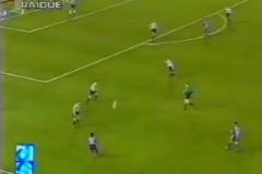 隊(duì)長(zhǎng)牌飛餅！杰拉德外腳背精準(zhǔn)助攻斯圖里奇