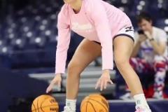 人美實(shí)力強(qiáng)！這套運(yùn)球吧友能挑戰(zhàn)一下嗎？