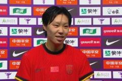 上演完美帽子戲法的女足大中鋒邵子欽接受賽后采訪十分害羞、青澀