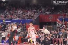 上海主場頂棚要被掀翻了！哈維神奇三分絕殺，上海球迷激動(dòng)炸了！