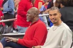 地壟溝新發(fā)型亮眼文班亞馬與火箭名宿大夢一同觀戰(zhàn)瘋三決賽！