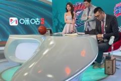 女主播魏欣怡激動飚出C語言！上海神奇三分絕殺，咪咕演播室里沸騰了