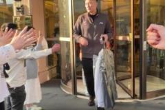 太有節(jié)目了，采訪時(shí)希爾德在旁邊叭叭個(gè)不停，巴特勒直接罵混蛋！