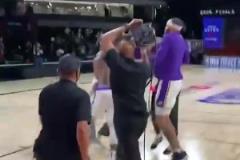 五年前一起為湖人拿下冠軍的兩人，明天要作為對手相遇了