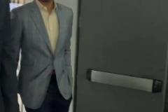 在想些啥呢？獨行俠GM哈里森賽后離開球館，表情十分嚴肅