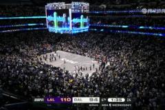 謝幕！東契奇砍45分主動犯規(guī)下場，享受全場球迷歡呼&鼓掌回應(yīng)