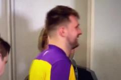 今日采訪最后，電風(fēng)扇催促東契奇快點快點，東契奇：閉嘴！