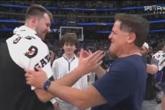 俠蜜的意難平??！東契奇與前老板庫班擁抱致意，開懷大笑