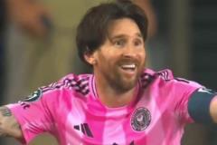 比賽中被犯規(guī)后的梅西，看著呆萌呆萌的