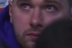 看著致敬視頻&回想獨行俠時光，東契奇淚已決堤