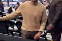 今天會喊嗎？俠蜜曾當(dāng)著GM哈里森的面，對他高喊：“炒掉尼科”