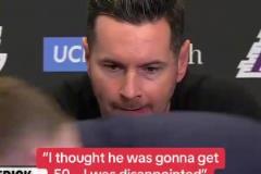 雷迪克賽后一本正經(jīng)：我還以為77會得50分...很失望！說完自己忍不住笑了