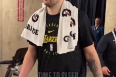 狂轟45分有何感受？東契奇：補覺時間！