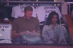 不學(xué)好啊諾維茨基自拍做鬼臉時，疑似做出莫蘭特的手榴彈手勢