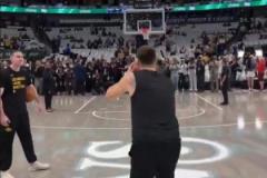 這球場我可太熟了東契奇賽前熱身半場三分一擊即中