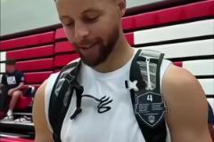 美國(guó)男籃問答：第一次扣籃時(shí)幾歲？濃眉：詹姆斯兩歲扣籃！