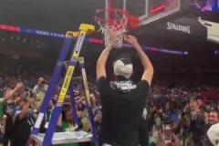 這是真高啊，2.36米剪籃網(wǎng)連梯子都不用