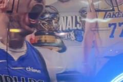 真愛?獨(dú)行俠球迷將愛車噴滿東契奇，最后穿上湖人球衣令人唏噓