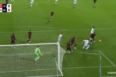 巴薩右路防守被打穿！阿爾蒂禁區(qū)內(nèi)推射被什琴斯尼神勇?lián)涑觯? title=