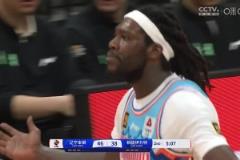 雙刃劍！哈雷爾旱地拔蔥補扣 緊接著回防危險動作吃到違體