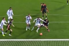 居然沒進！費爾明凌波微步+人球分過形成單刀，近距離打門踢偏