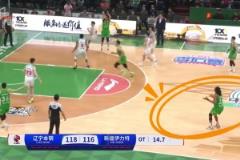 張鎮(zhèn)麟不等犯規(guī)直接冒險出手 隊友威爾斯攤手疑惑&進(jìn)后釋然