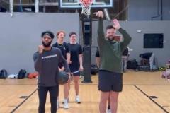 最后一組太逗了！喬丹or詹姆斯？科比or庫(kù)里？NBA訓(xùn)練師的選擇！