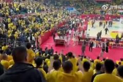 殺人還要誅心？山西主場球迷賽后高喊起了：“晚安徐杰！”