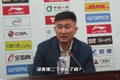 杜鋒回應(yīng)長(zhǎng)時(shí)間使用三后衛(wèi)：沒(méi)發(fā)現(xiàn)任駿飛受傷了嗎？杜潤(rùn)旺感冒了